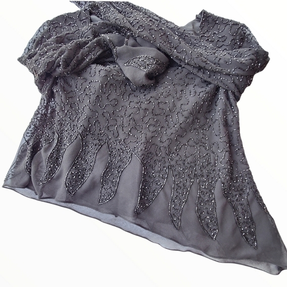 JKARA NY sz L black beaded blouse top flare sleeve scoop V neck angle hem - Picture 10 of 13